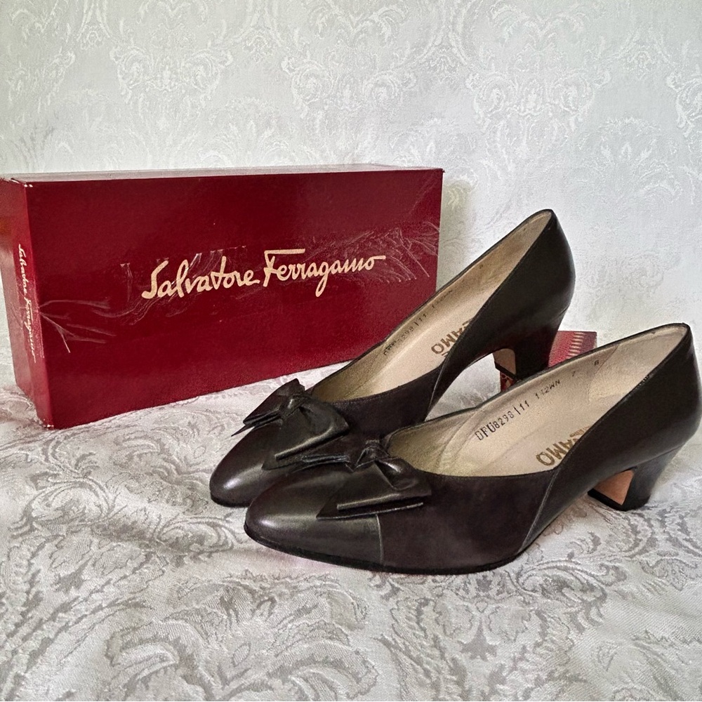 Vintage Salvatore Ferragamo Brown Leather Heels w/ Bow Detail Size 7B